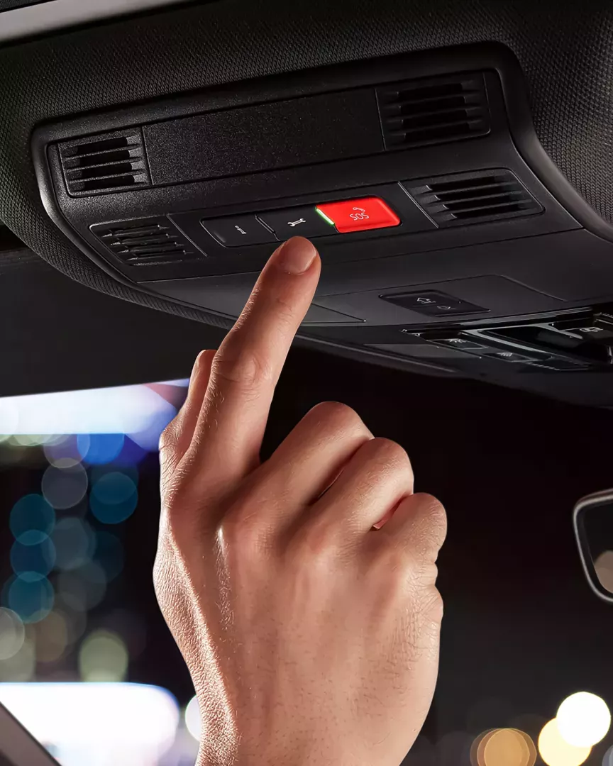 mano pulsado boton rojo asistencia volkswagen
